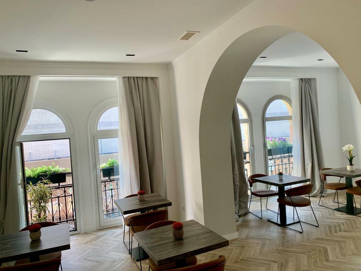 Deluxe Double or Twin Room City View