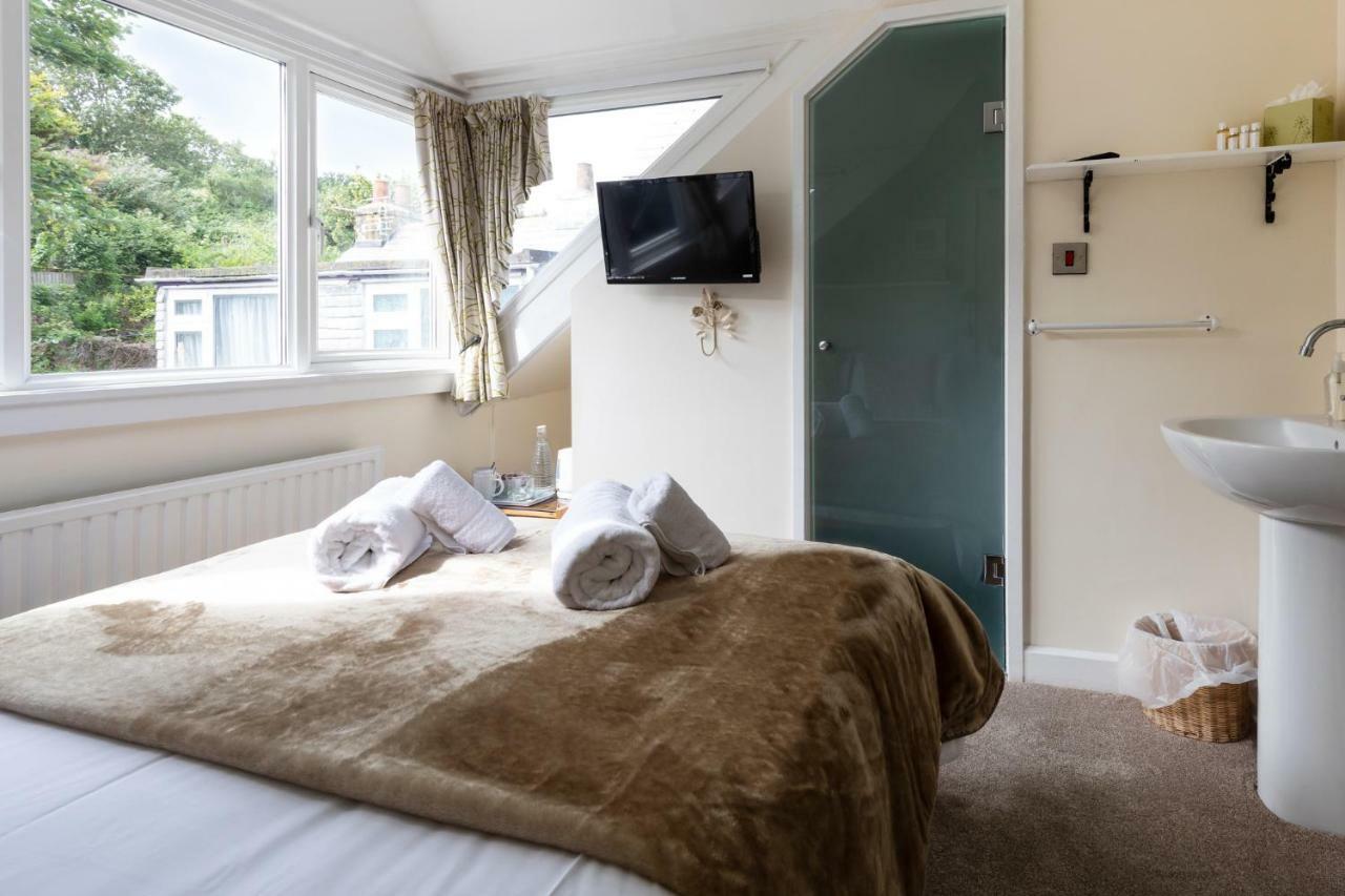 Small Double Room Private Bathroom