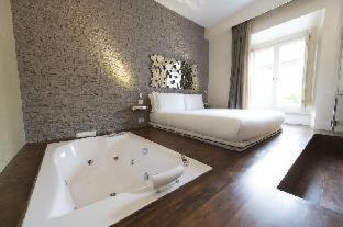 Luxury Suite Spa Bath