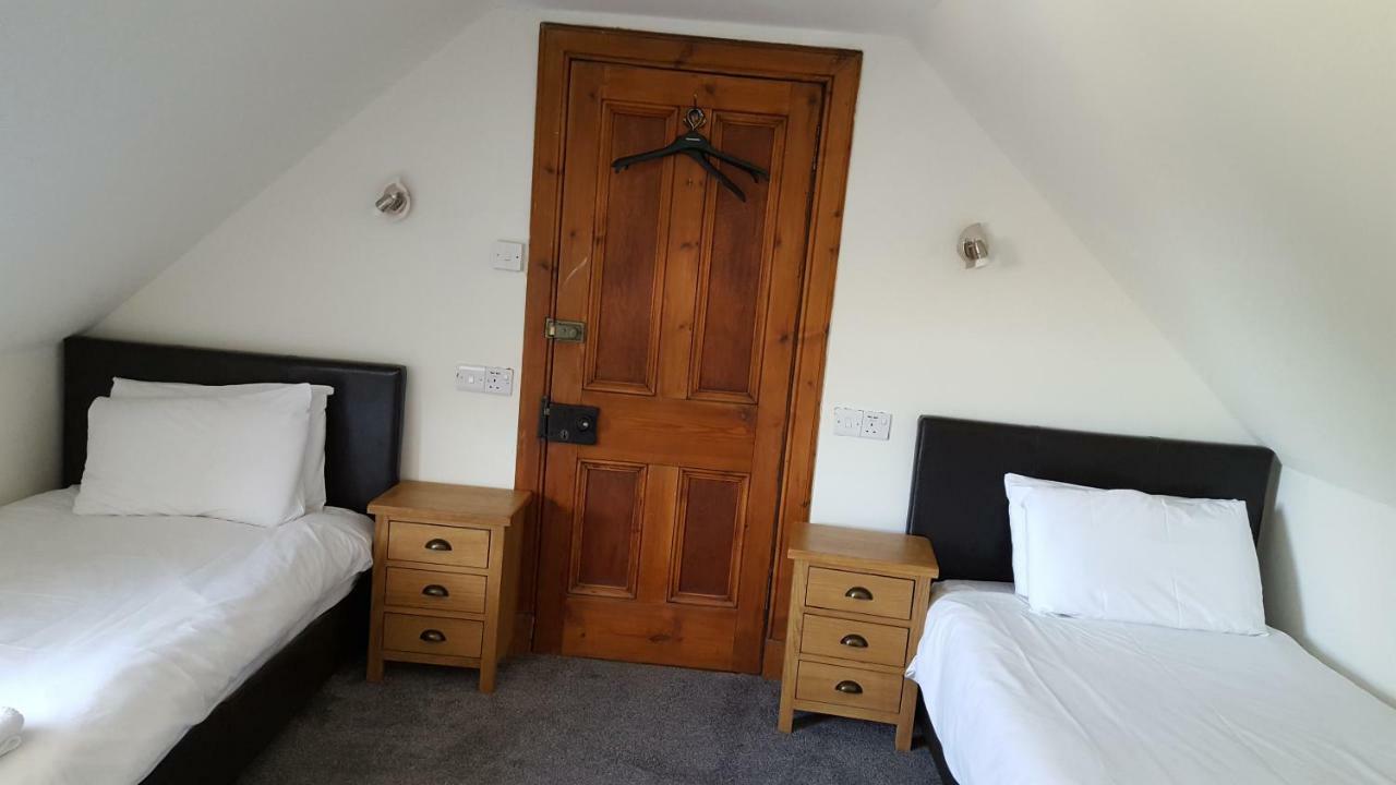 Twin Room with Bathroom