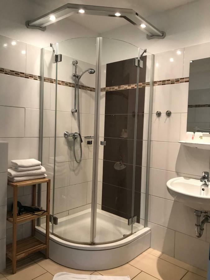 Triple Room Bathroom,866972390:JPEG