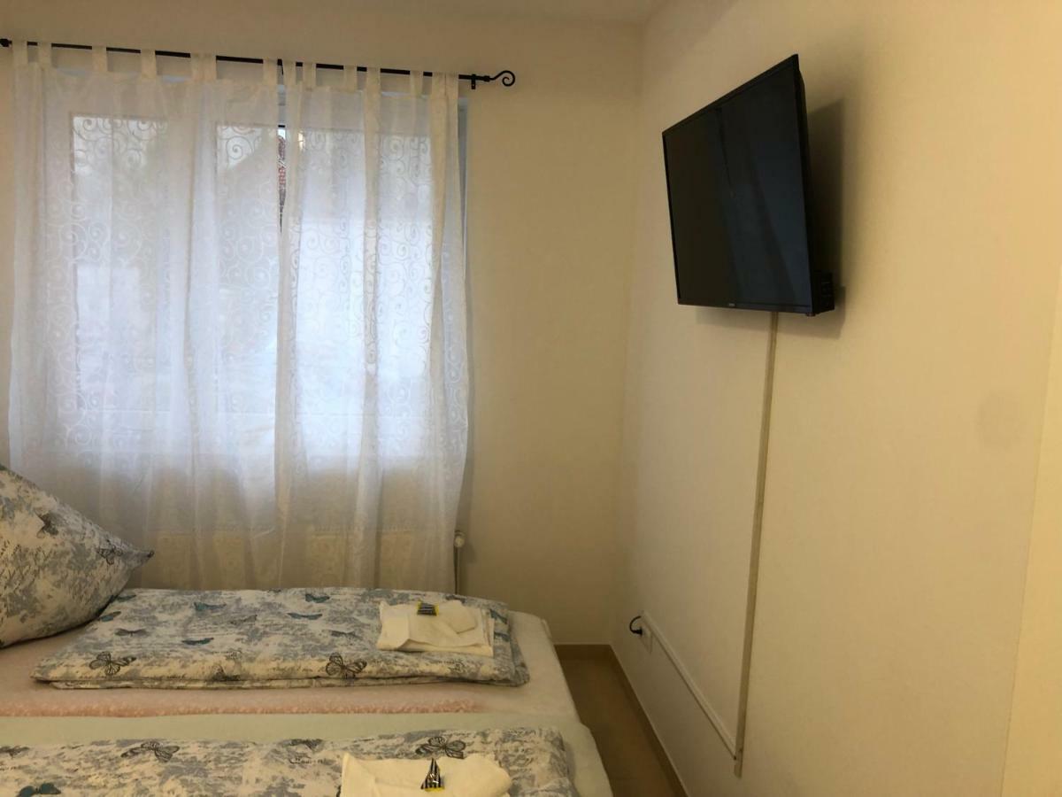 Doppel-/Zweibettzimmer mit Bad