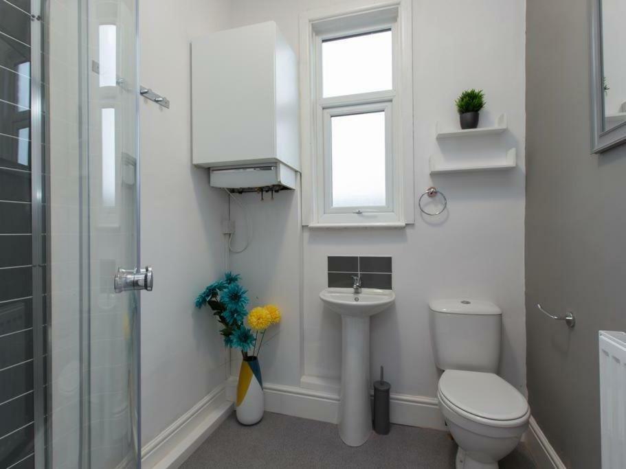 Single Room with Shared Bathroom