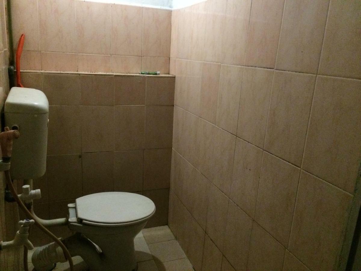Queen Room with Shared Bathroom,1240392313:JPEG