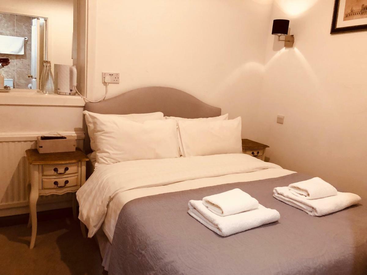 Small Double Room No Window