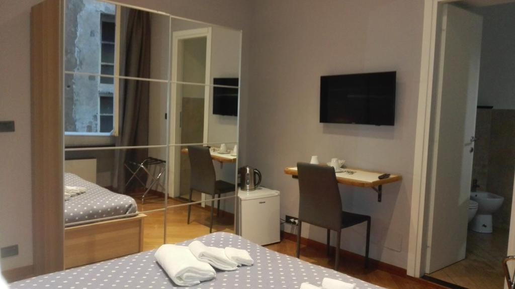 Classic Double Room Private Bathroom