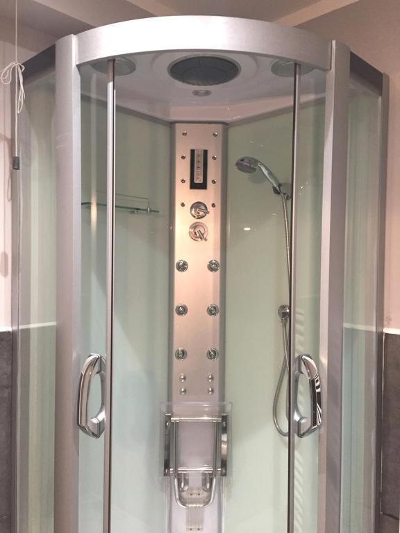 Quadruple Room Private Bathroom