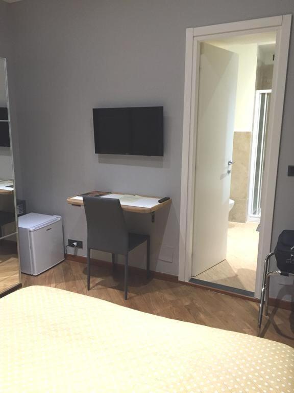 Classic Double Room Private Bathroom