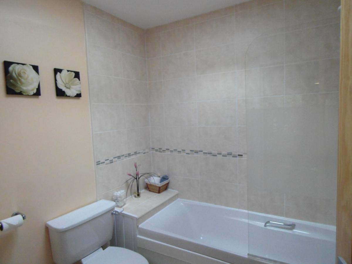King Double or Twin Room Shower