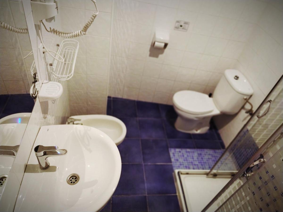 Interior Twin Room Private Bathroom