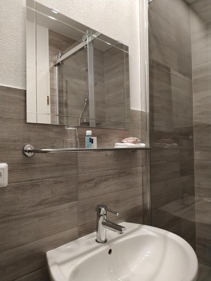 Single Room,996739924:JPEG