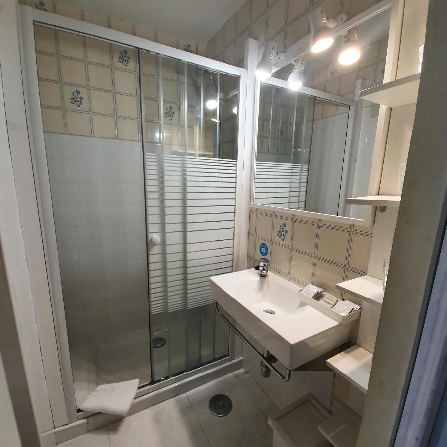 Quadruple Room with Puerta del Sol Views,997776993:JPEG