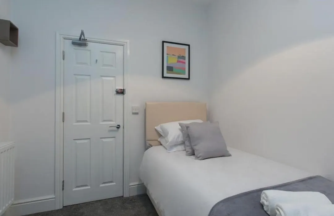 Townhouse @166 Ruskin Rd-1