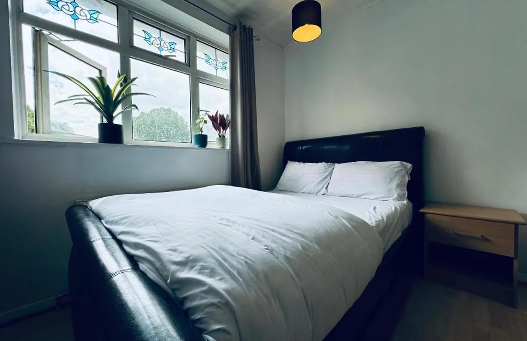 Whitechapel Lindley House R2-1