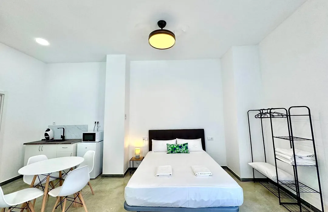 Deshoras Apartments-1