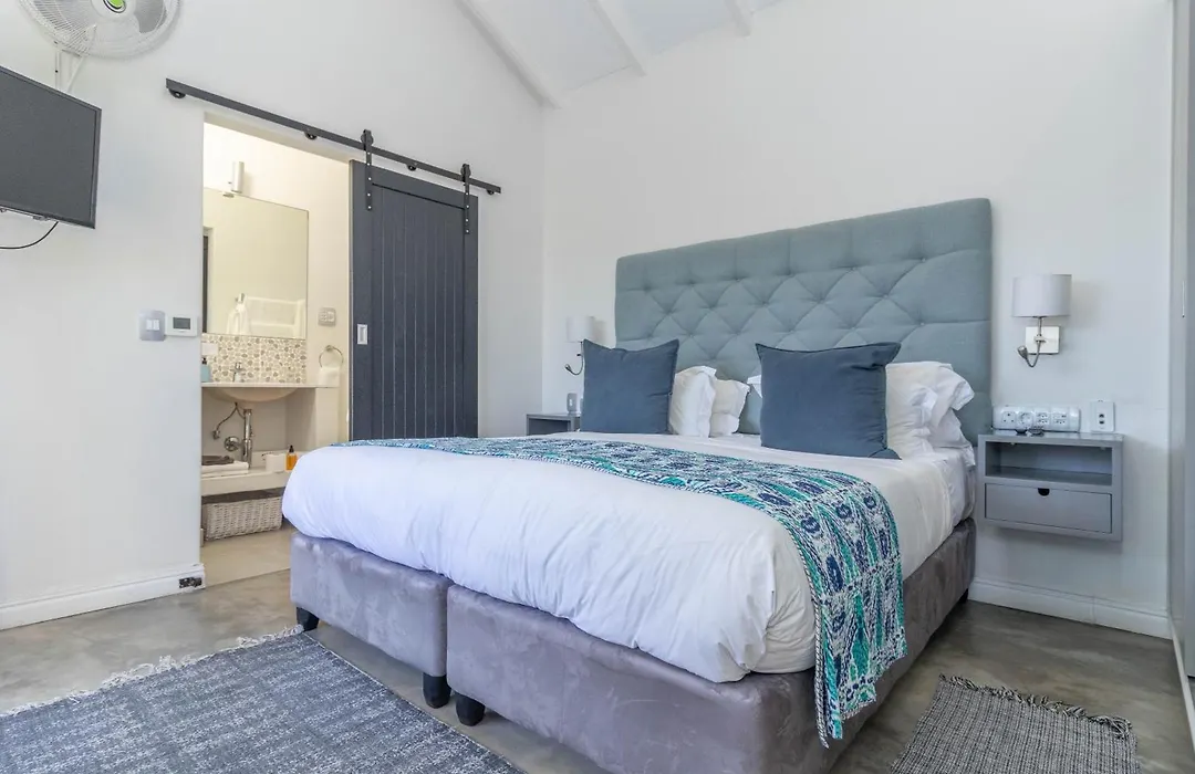 Whale Rock Luxury Lodge-1