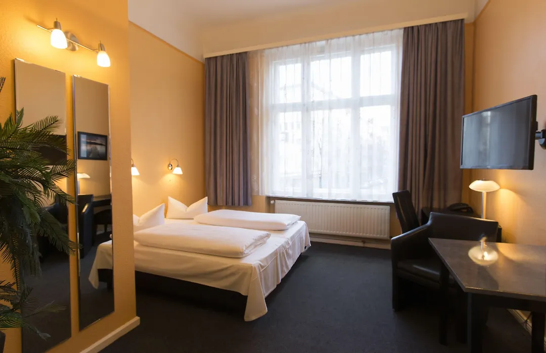 Hotel Am Hermannplatz-1