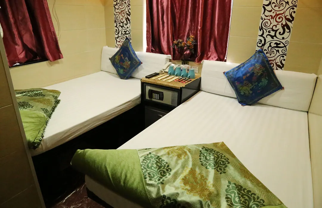 Russian Hostel-1