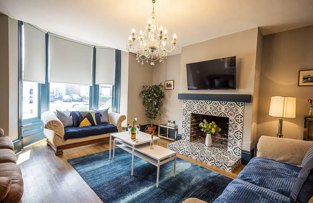 Stamford Guest House, 3 Min Walk To Southport Lord St, With Parking & Perfect Getaway-1