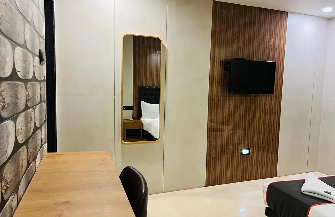 U Life Hotel-1