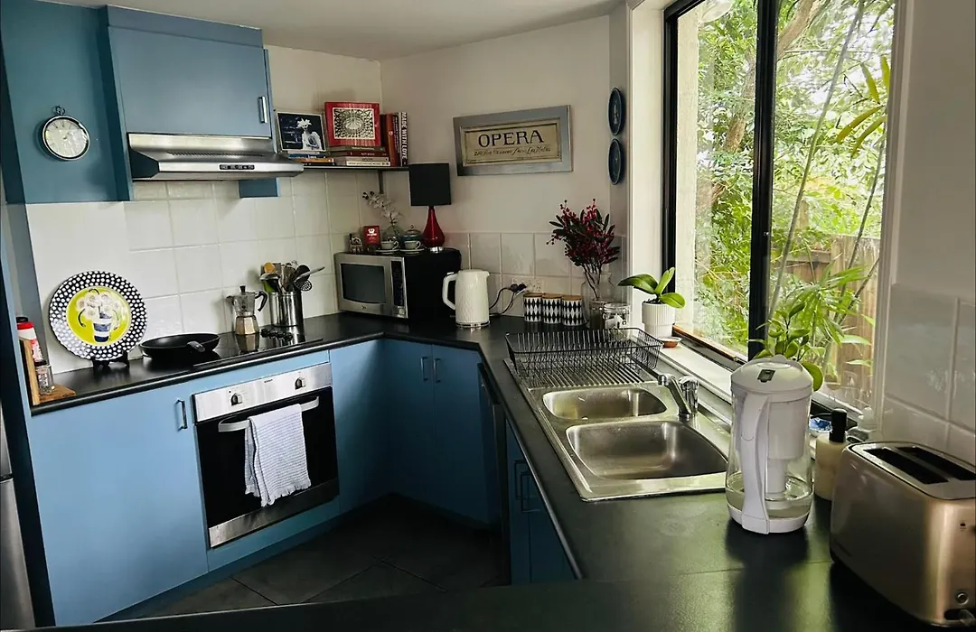Nicole Guest House - Private Room & Bathroom - 6Kms From City-1