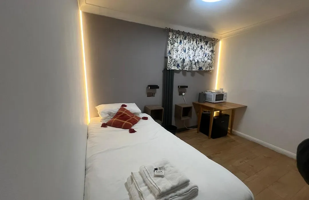 Hollybush Guest House-1