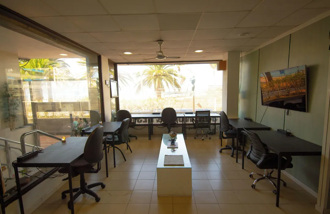 Hostel Tropical Work-1
