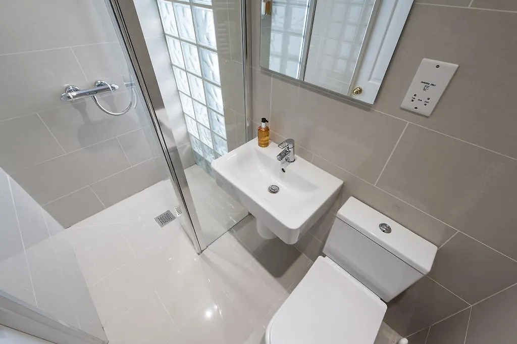 Number 17 Bath-1