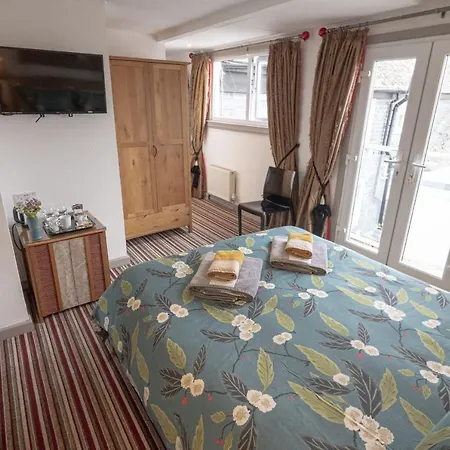 Cornerways Guest House-2