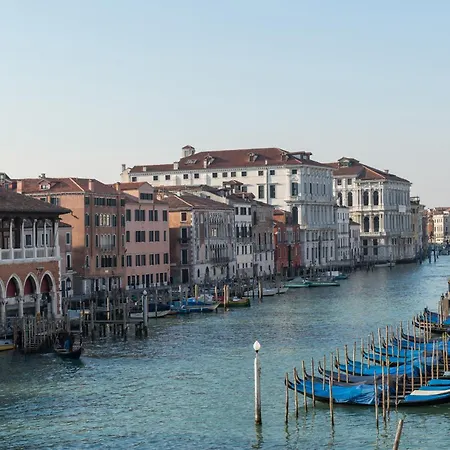 Locanda Leon Bianco On The Grand Canal-3