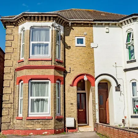 Shirley House: Self-Catering Haven Near Southampton Central-3