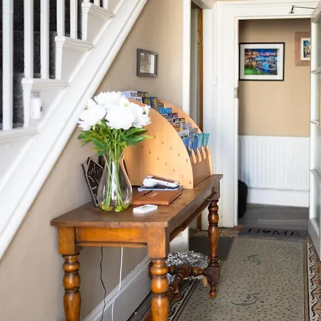 Sleepy Puffin Guest House-2