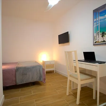Las Palmas Smart Rooms-2
