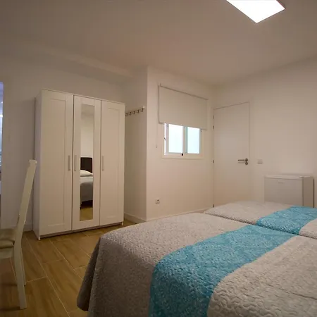 Las Palmas Smart Rooms-3