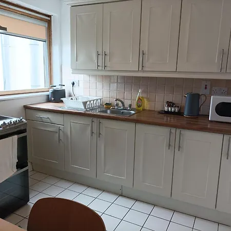 Tom Dick And Harriet'S Accommodation-2