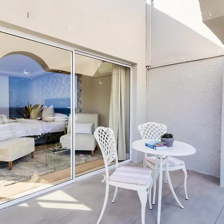 Hermanus Beachfront Lodge-3