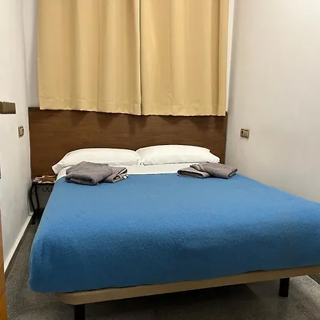 Hostal&Apartamentos La Mar-2