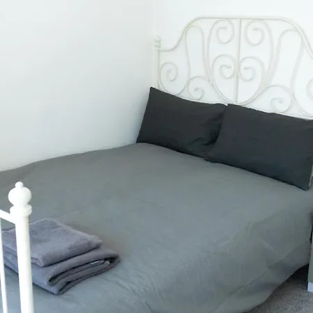 Comfortable Stay In Shirley, Solihull - Room-2-2