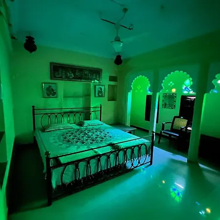 Nukkad Guest House Near Lake Pichola-2