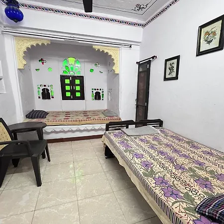 Nukkad Guest House Near Lake Pichola-2