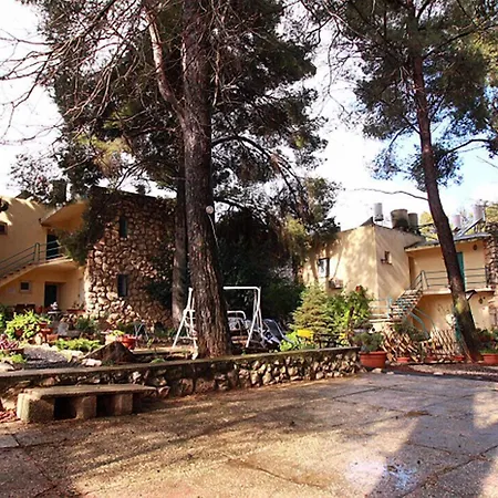 Safed Inn-3