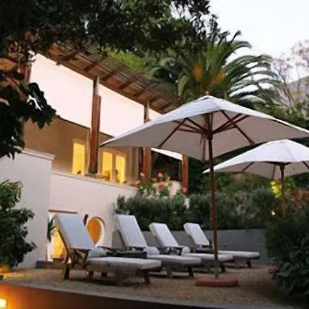 Four Rosmead Boutique Guesthouse-3