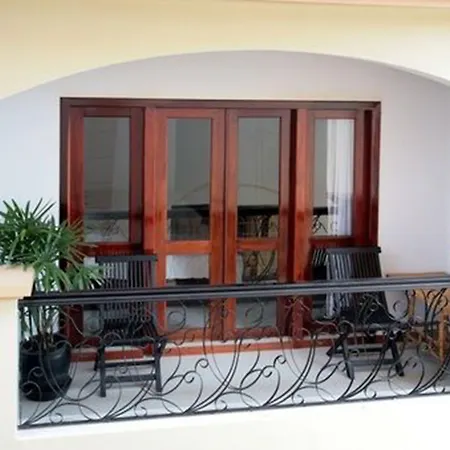 Mom'S Guesthouse-3
