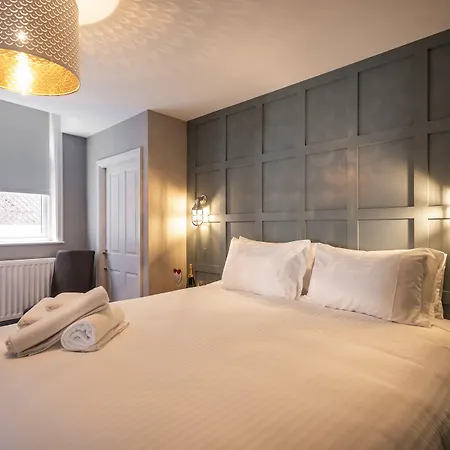 Stamford Guest House, 3 Min Walk To Southport Lord St, With Parking & Perfect Getaway-3