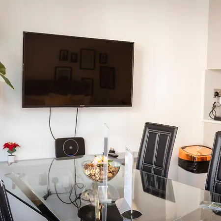 Luxe London Retreat By Aureva Residences-2
