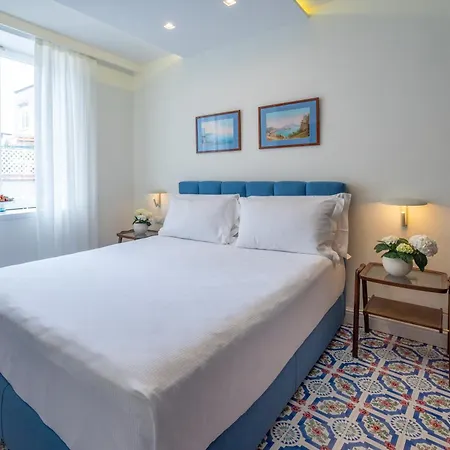 Palazzo Gargiulo Luxury Rooms & Suites (Adults Only)-3
