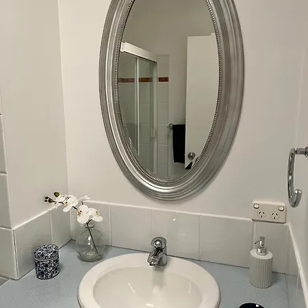 Nicole Guest House - Private Room & Bathroom - 6Kms From City-2
