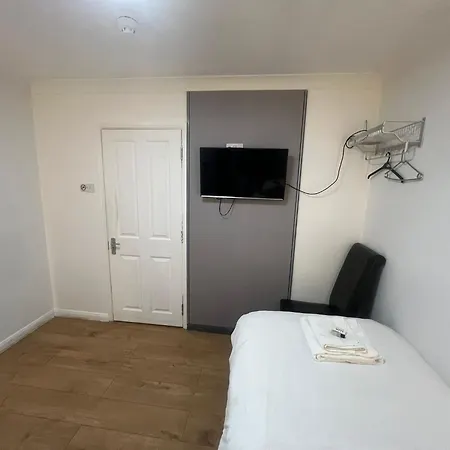 Hollybush Guest House-2