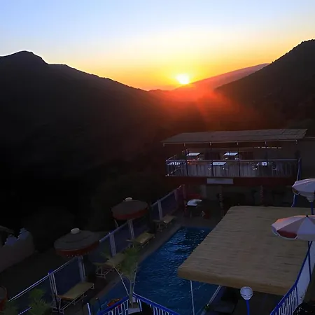 Auberge Les Montagnes du Paradis Your Hidden Retreat in Paradise Valley-2