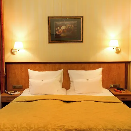 Pension Opera Suites I Self Check In I Ac In All Rooms-3